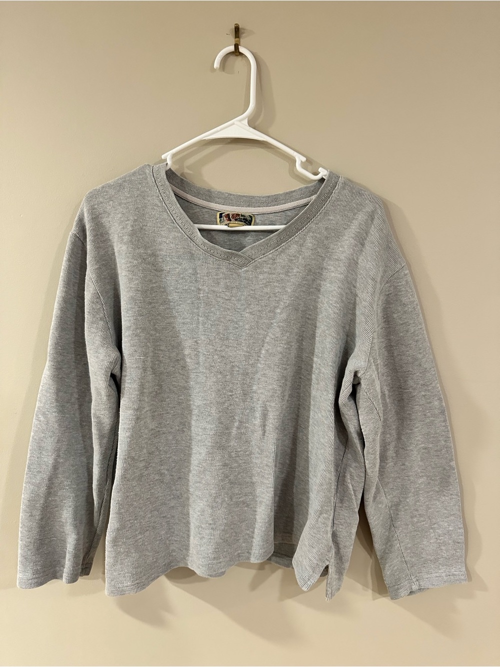 Classic Women's V-Neck Pullover Sweater in Light Gray